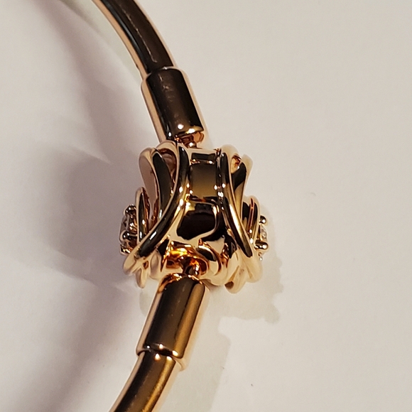 Authentic NEW Pandora Pandora Moments Encircled Clasp Bangle 14KRGP CZ - Picture 11 of 12